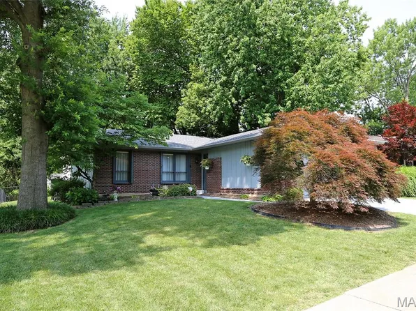 1571 Barkwood Dr, Florissant, MO 63031