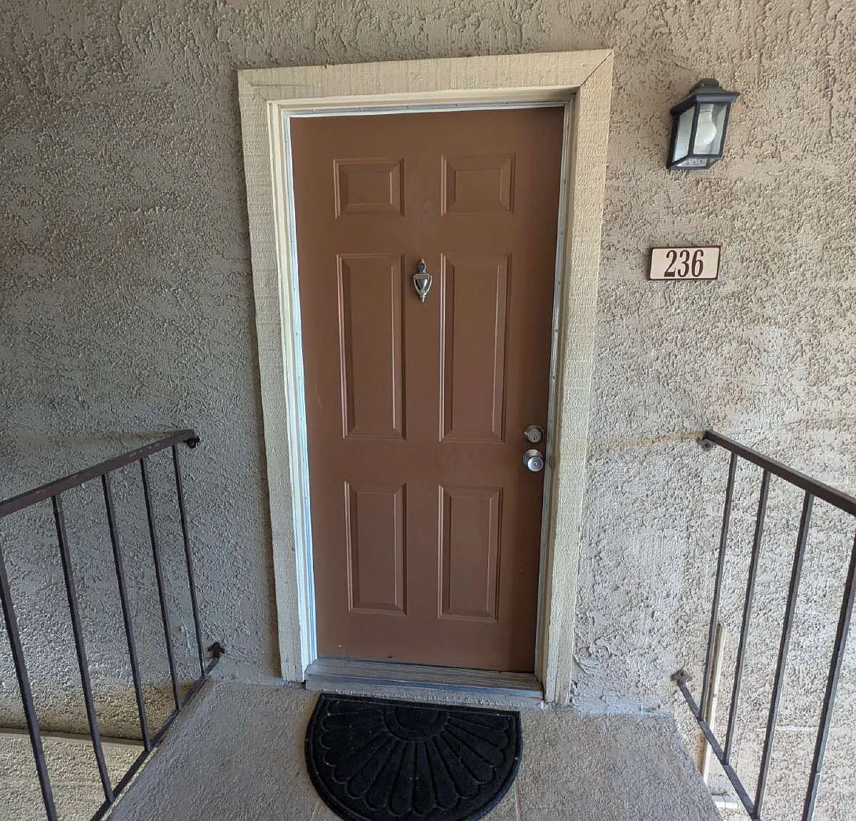 2 bed, 1.0 bath, 816 sqft, $1,213 — Photo 2
