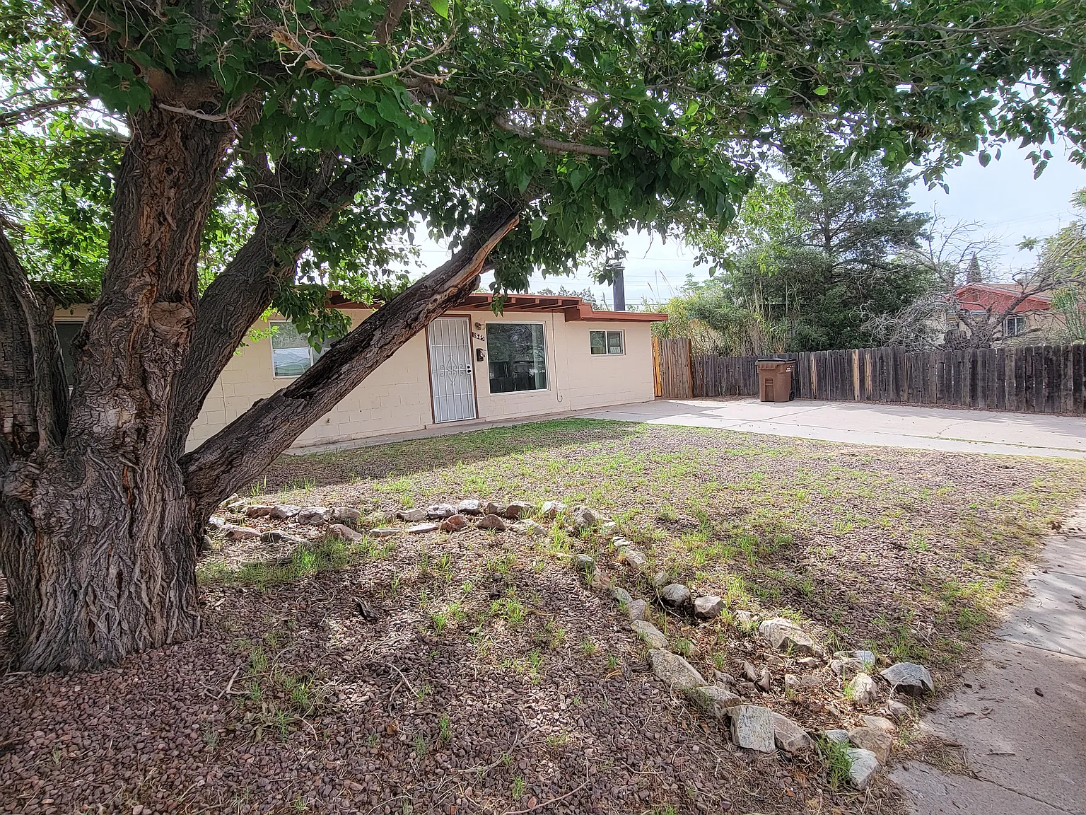 3 bed, 1225 sqft, $1,300 — Photo 2