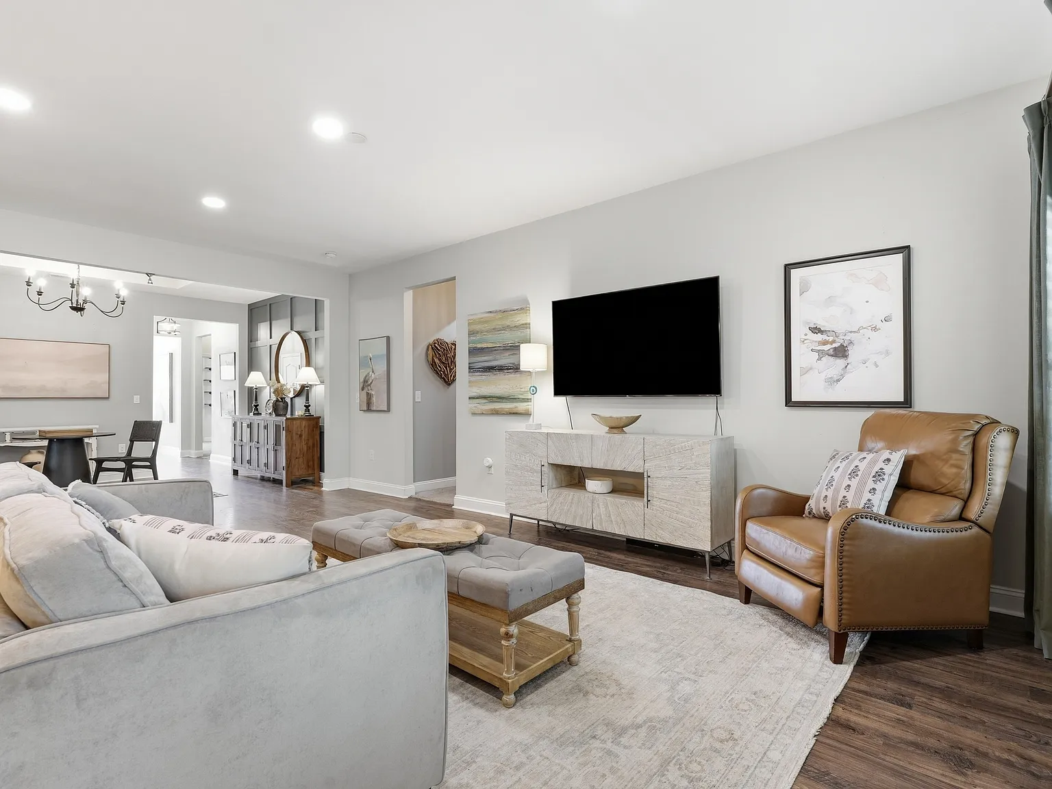 3 bed, 2015 sqft, $2,250 — Photo 2