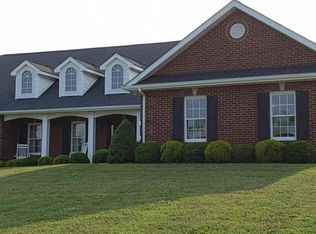 201 Honeysuckle Ln, Chuckey, TN 37641