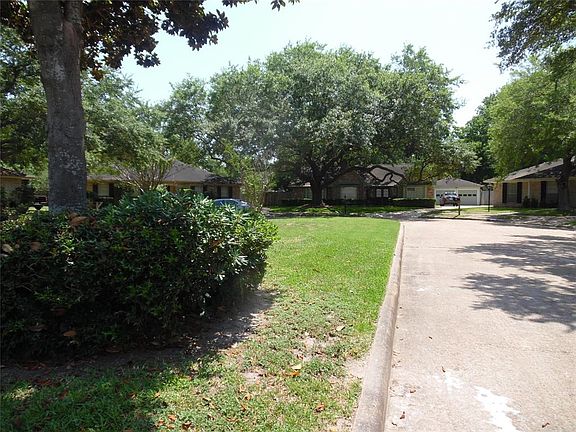 2nd image of 12214 Appleby Dr