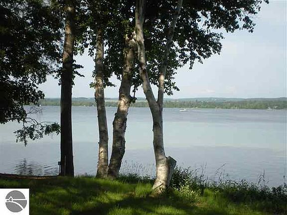 4th image of N Manitou Trl