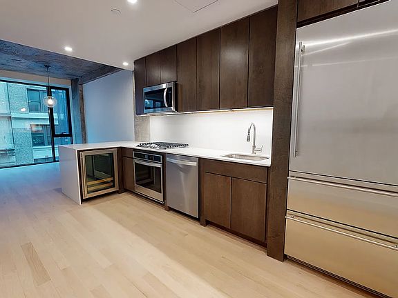 4th image of 132 W 26th St #4