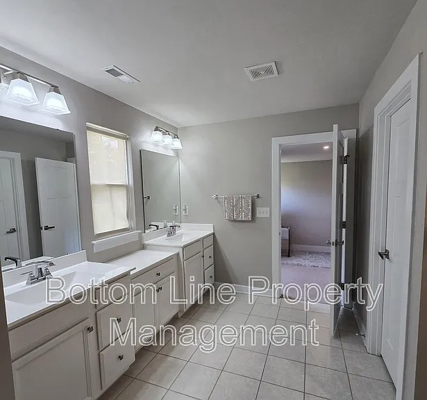 2030 Sewall Ave SW — Photo 42