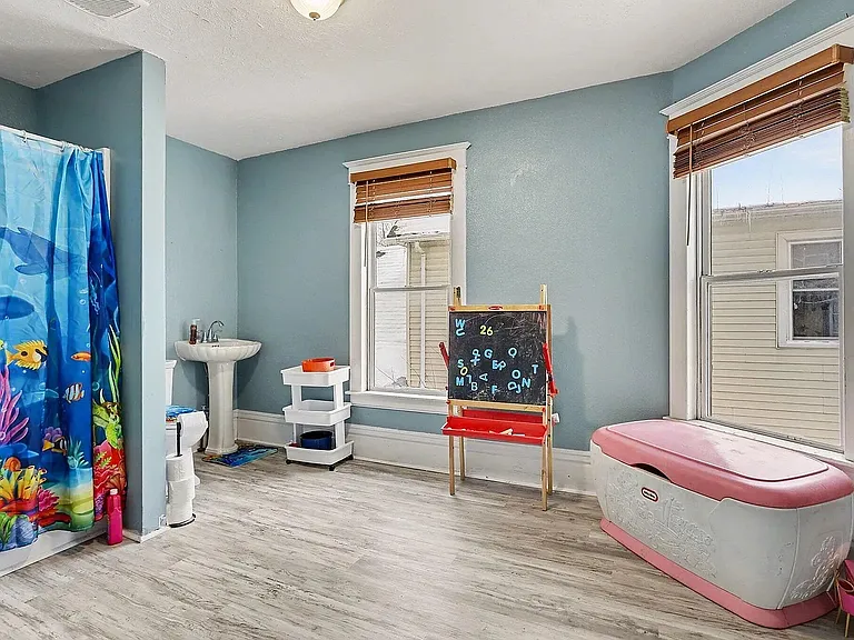 923 Jackson St — Photo 15