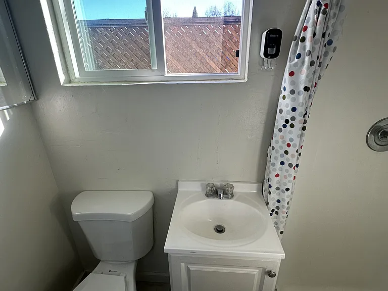 934 Clark St #B — Photo 7
