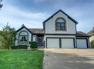 317 SW Seagull St, Lees Summit, MO 64082
