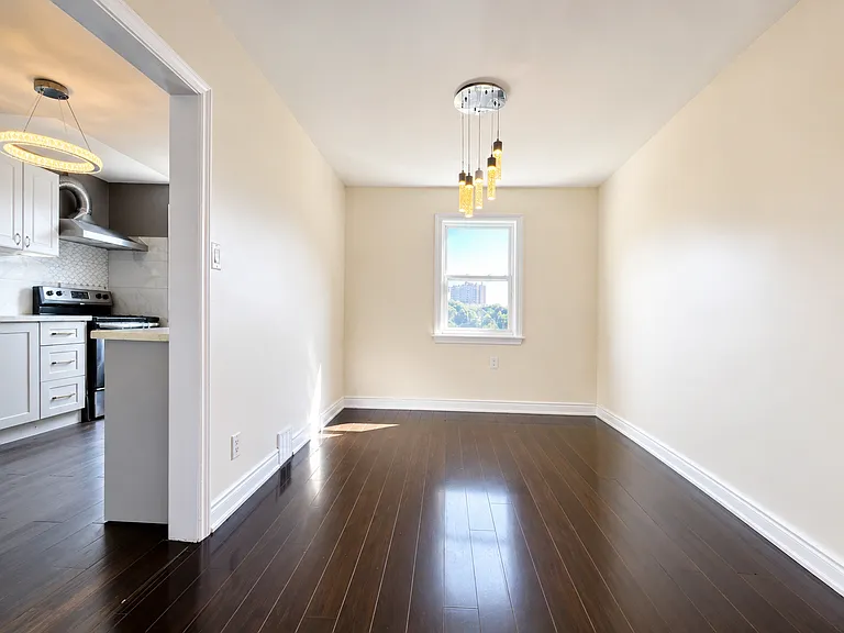 728 Weston Rd — Photo 6