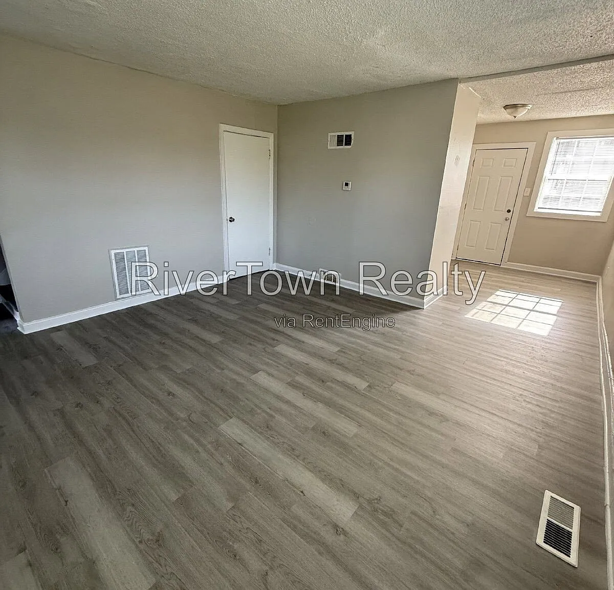2 bed, 1.0 bath, 968 sqft, $795 — Photo 2