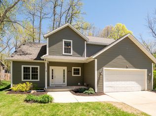 1401 Whispering Trl, Benton Harbor, MI 49022