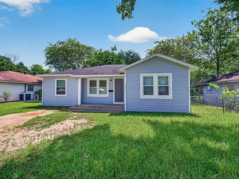 1213 Allen St — Photo 2
