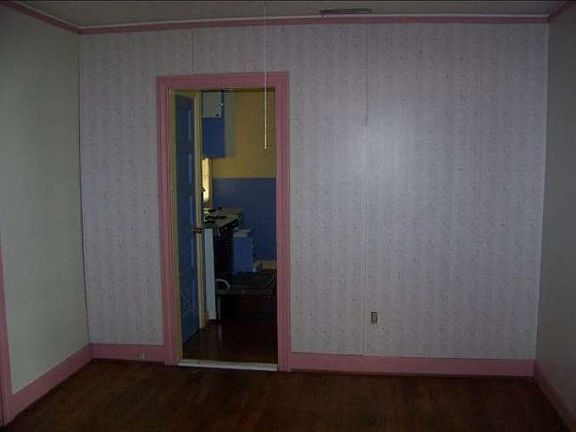 5th image of 417 E Lamar Dr