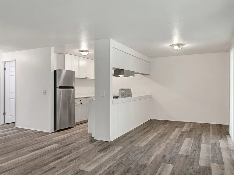 1060 York St — Photo 5