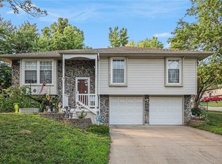 921 NE Locust Dr, Blue Springs, MO 64014