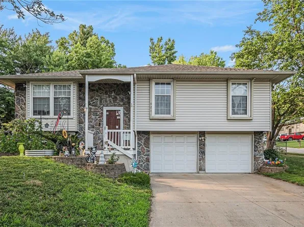 921 NE Locust Dr, Blue Springs, MO 64014