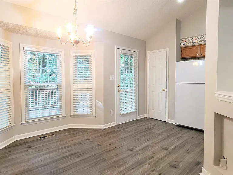 303 Woodstar Dr — Photo 6