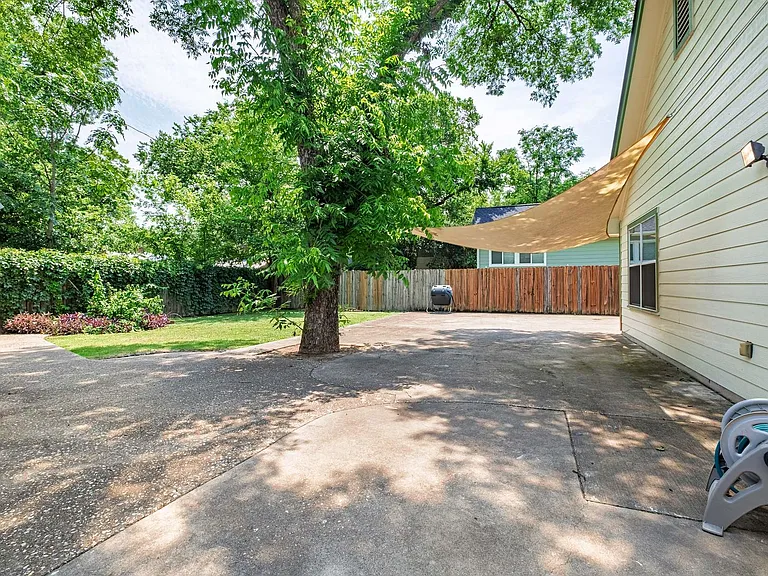 1502 Garden St — Photo 17