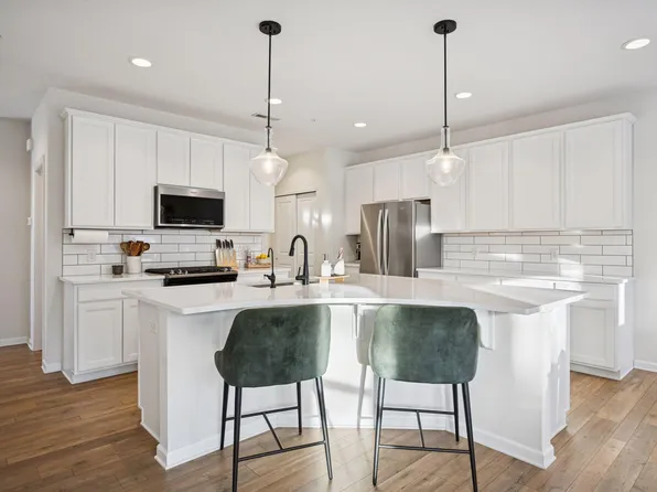 7150 Walnut Grove Ln N, Maple Grove, MN 55311