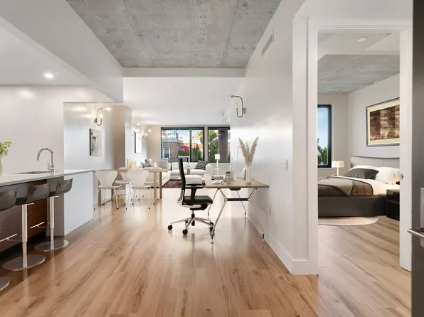 3707 Blackstone Avenue image 1 of 32