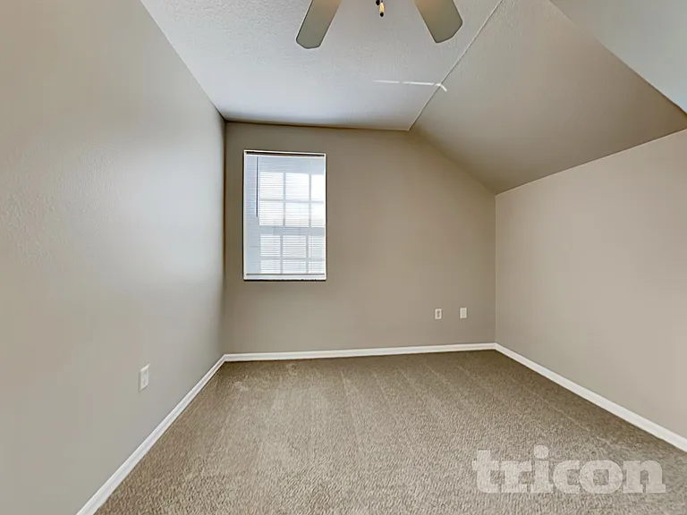 10211 Summerview Cir — Photo 13
