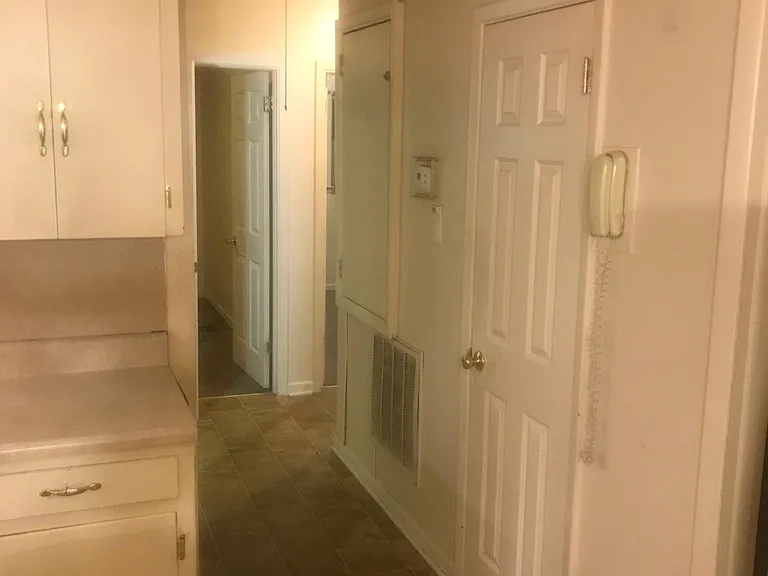 208 Wayne Ave — Photo 3