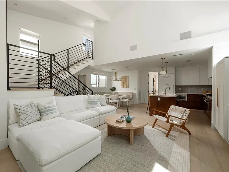 428 1/2 Fernleaf Ave — Photo 44