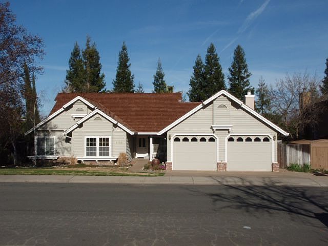 Roof maitained in 2007. 5 year warranty.