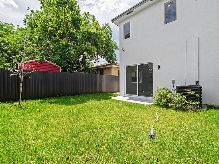 1355 NW 42nd St #1355 — Photo 24