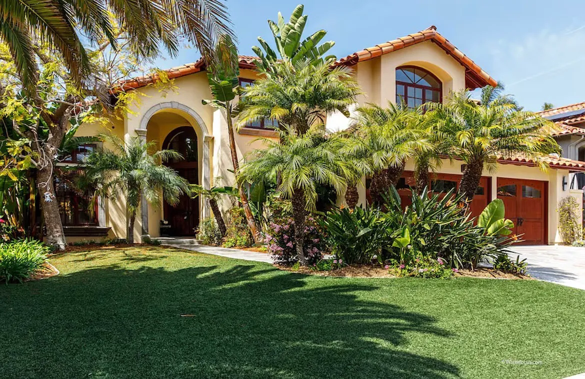4 bed, 3.5 bath, 3500 sqft, $13,000 — Photo 2