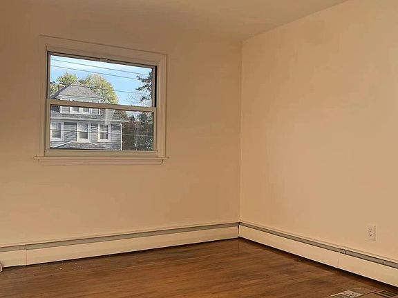 3rd image of 137 Van Cortlandt Ave #2