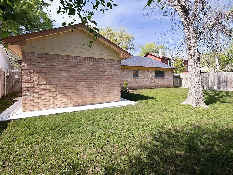 2510 Marble Falls Dr — Photo 22