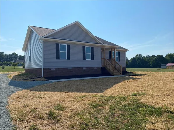 9006 Hinshaw Shop Rd, Liberty, NC 27298