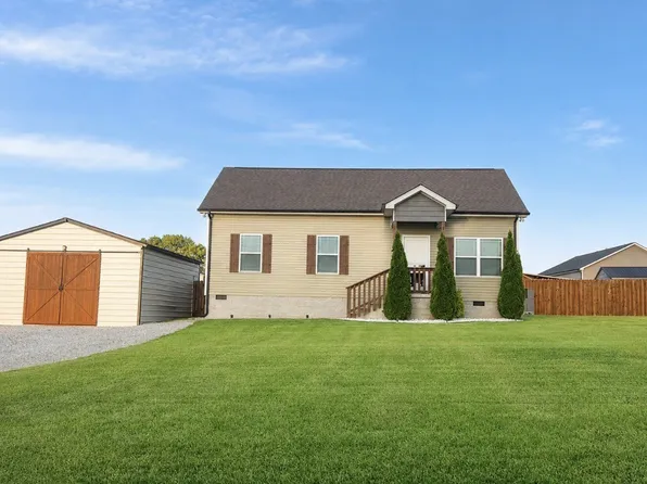 1204 Redden Ln, Burns, TN 37029
