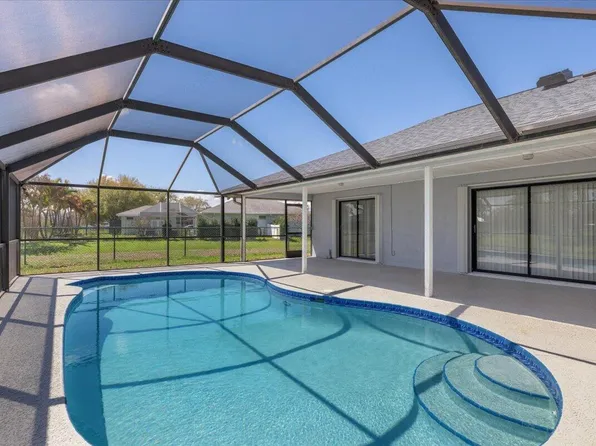 1902 SE Gaskins Cir, Port Saint Lucie, FL 34952