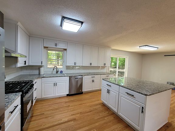 2nd image of 103 N Oakland Dr