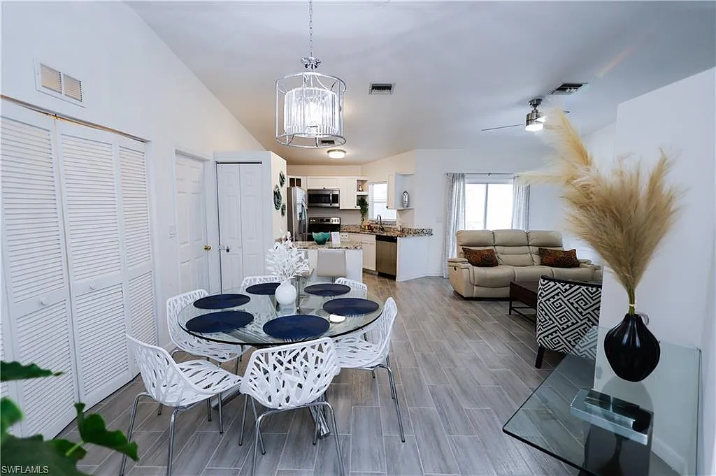 3 bed, 2.0 bath, 1025 sqft, $2,700 — Photo 2