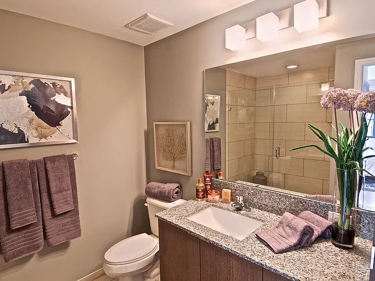 Bathroom | Smooth Granite Countertops
