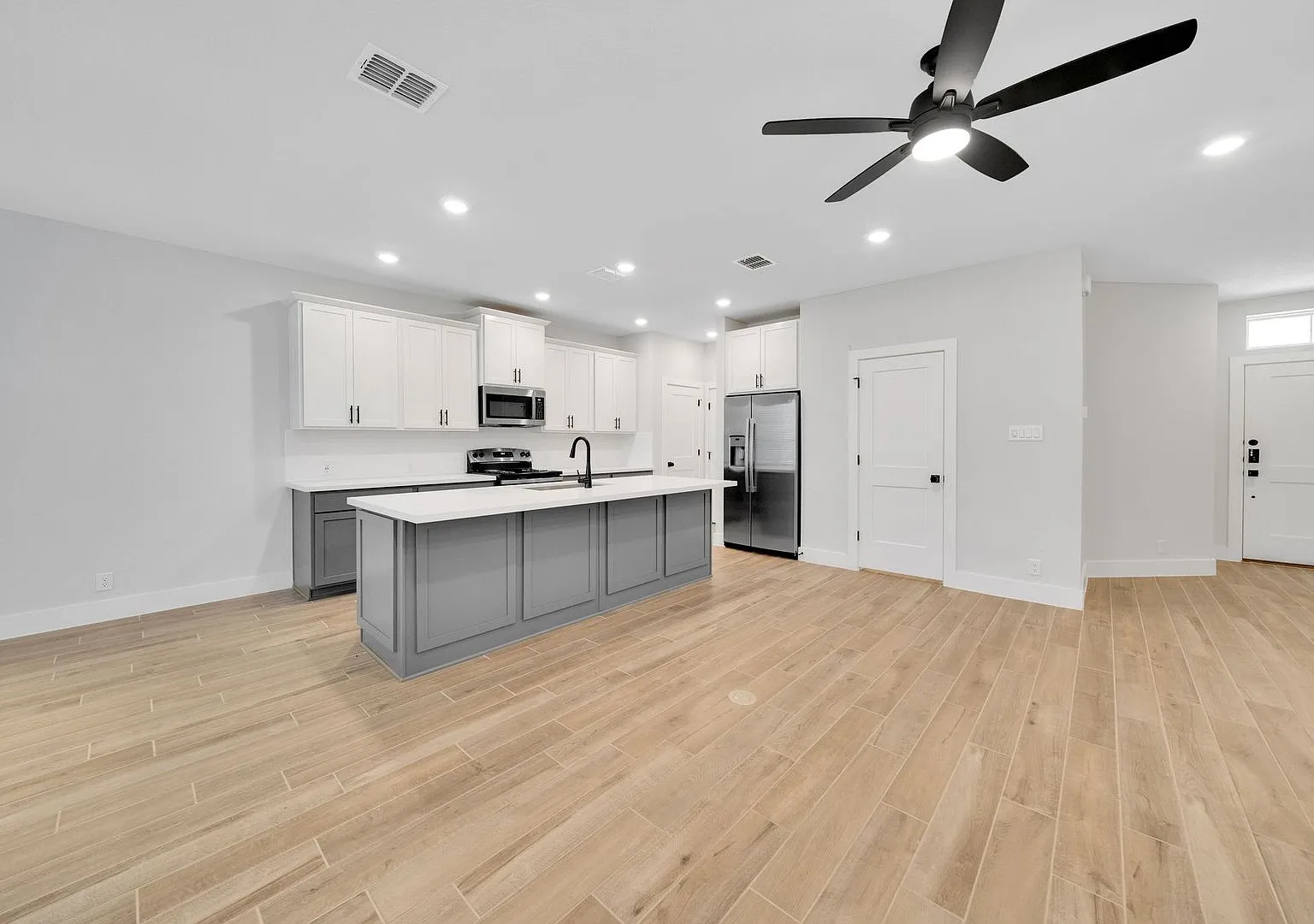 Beautiful 4 Bedroom Luxury Townhome Tuscany Floorplan — Photo 2