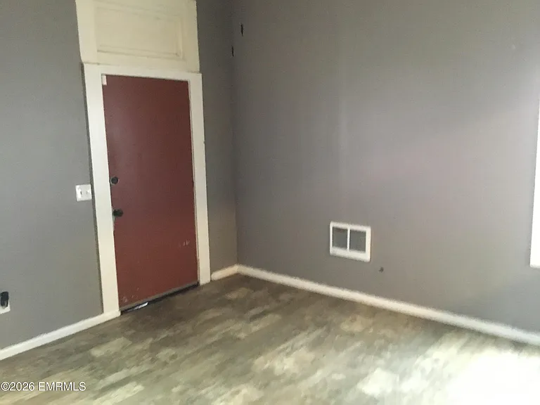901 Fulton Ave — Photo 6