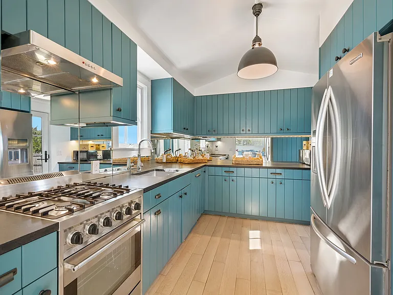 41 E Beach Dr — Photo 11