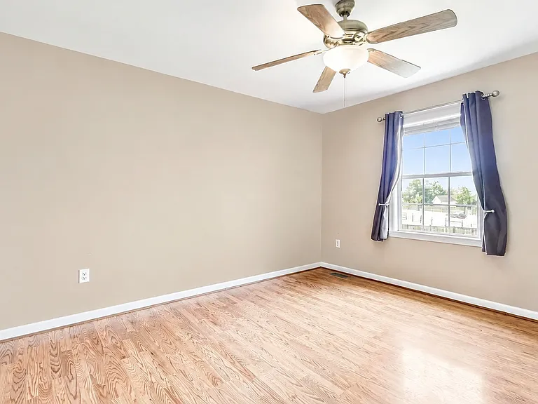 9 Heritage Ln — Photo 1
