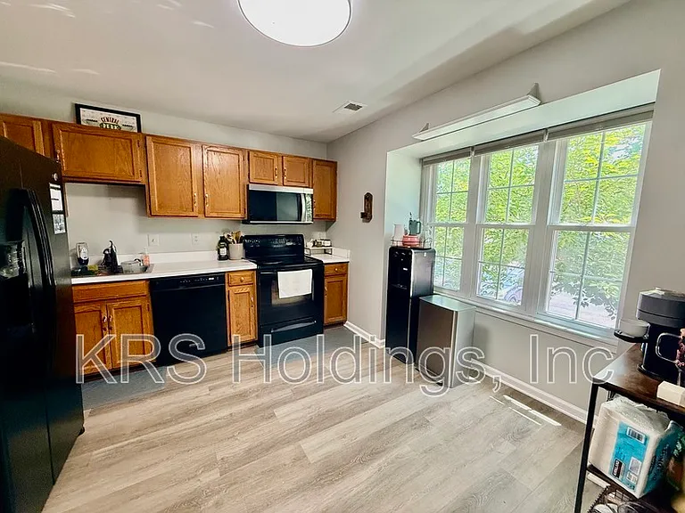 4232 Stockbridge Dr — Photo 8