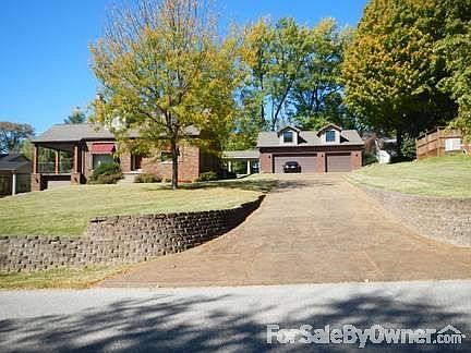 1st image of 216 Fernwood Dr