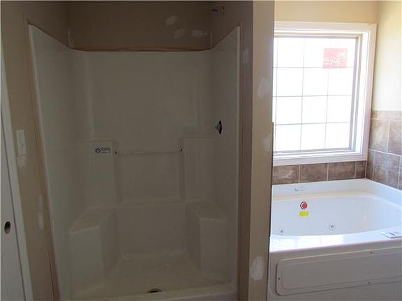4th image of 208 Plantation Dr