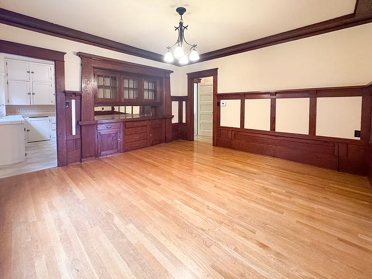 1123 Marion Ave — Photo 8
