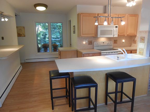 3rd image of 103 Meadow Ln