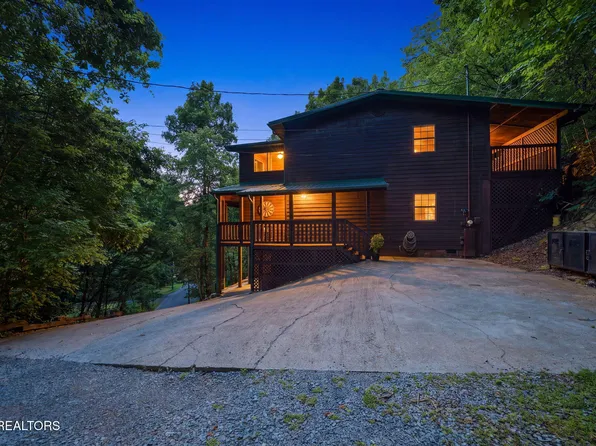 2202 Applewood Rd, Pigeon Forge, TN 37862