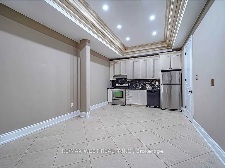 83 Elm Ave #MAIN FLOOR — Photo 10