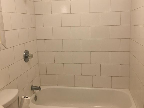 5th image of 903 S 13th St APT 2C